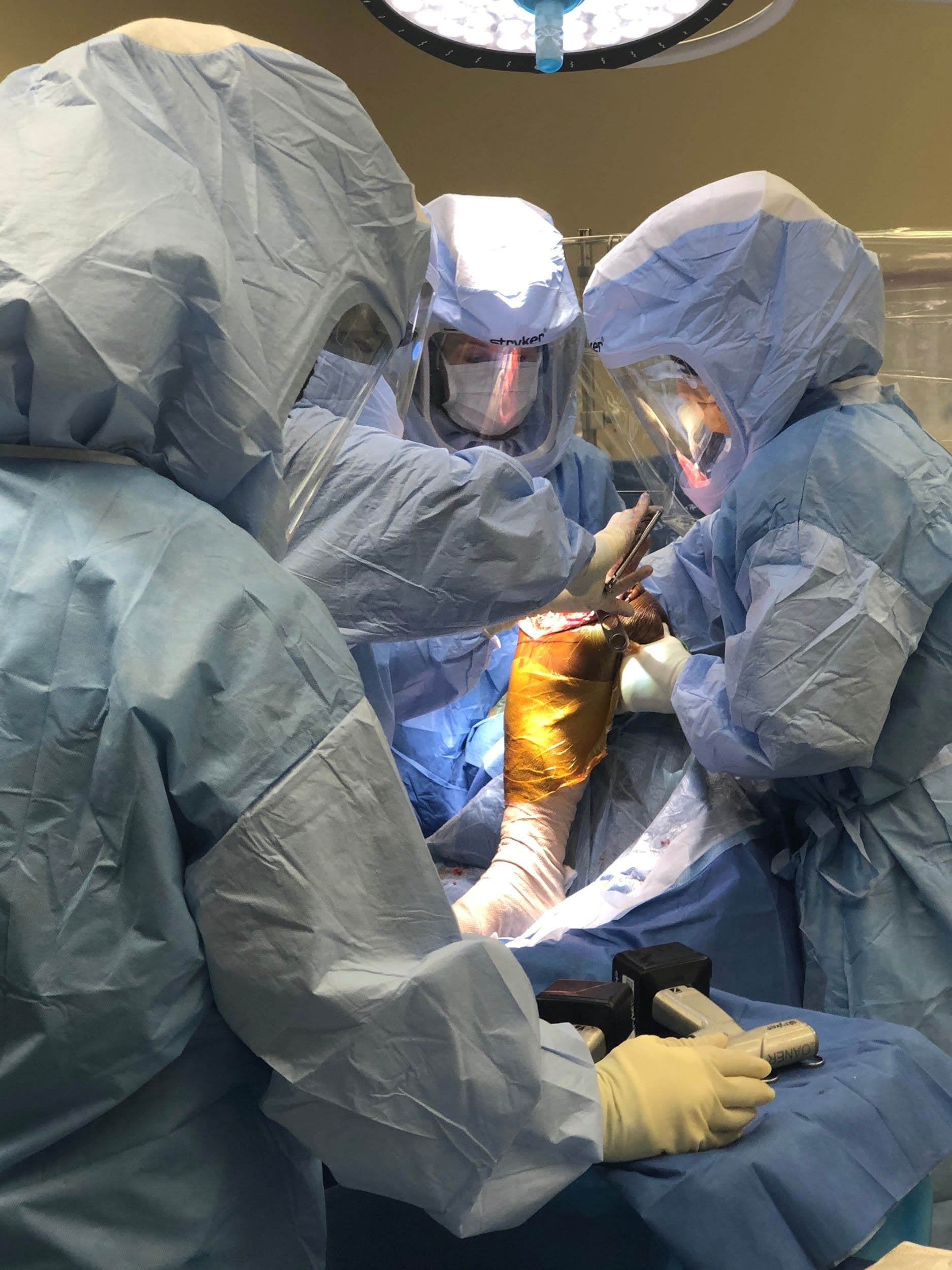 Doctors performing the actual surgery Doctors performing the actual surgery